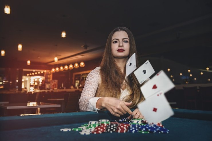 Side-by-side comparison of low-variance and high-variance game payout distributions